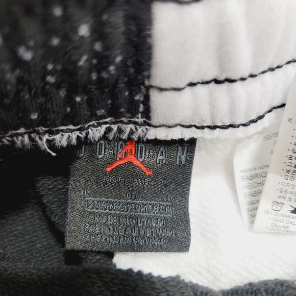 Nwt All white Jordan Boys short.Size L - Picture 3 of 7